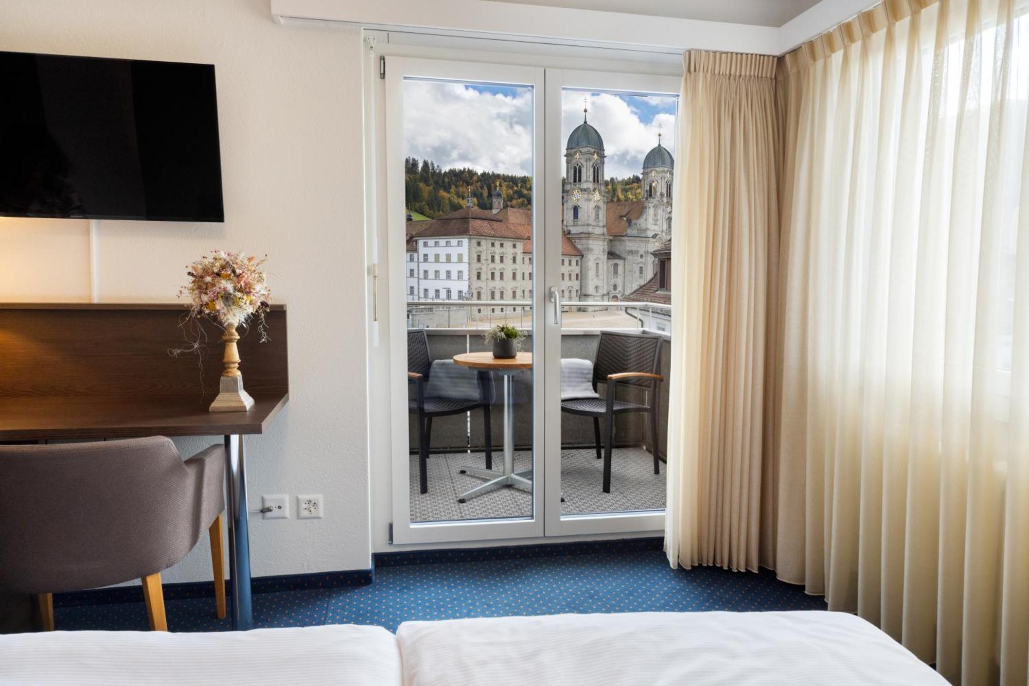 Hotel Drei Koenige Einsiedeln Exterior foto